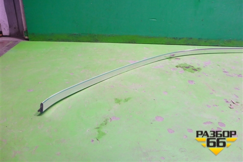 Молдинг крыши правый (над дверями) для Volkswagen Touareg c 2002-2010г (Туарег)