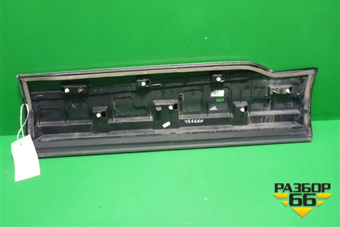 Накладка двери задней правой (4M0853970F) для Audi Q7 c 2015г (Ку 7)