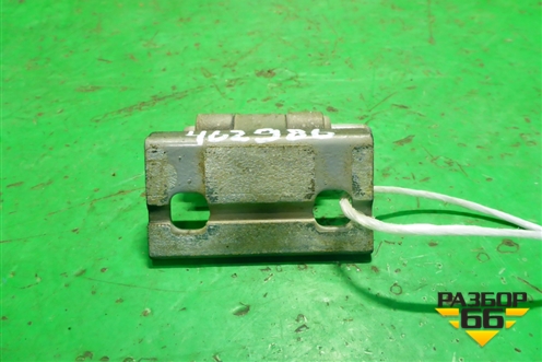 Петля двери передней правой верхняя для Volvo XC70 с 2000-2006г (ХС70)