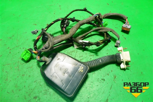 Проводка двери передней правой (8697909) для Volvo XC70 с 2000-2006г (ХС70)