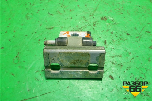 Петля двери задней левой верхняя для Volvo XC70 с 2000-2006г (ХС70)