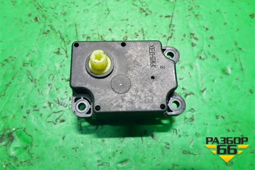 Моторчик заслонки отопителя (30676511) для Volvo XC70 с 2000-2006г (ХС70)