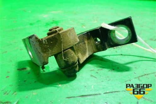 Петля двери задней правой верхняя для Skoda Octavia (А4) с 1997-2011г (Октавия)