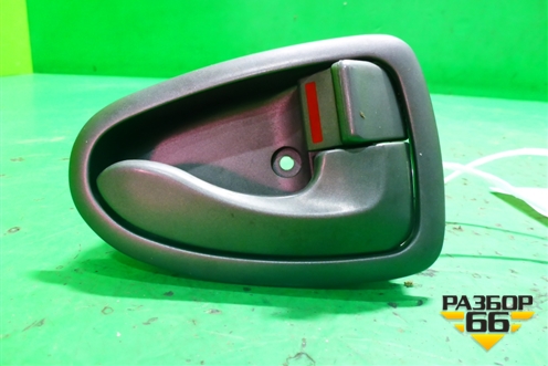 Ручка внутренняя двери передней правой (8262025000) для Hyundai Aсcent с 2000г (Акцент)