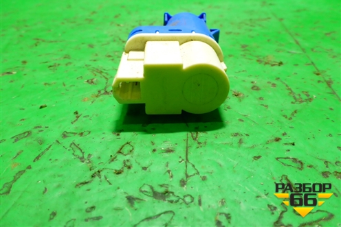 Датчик включения стопсигнала для Ford Fiesta с 2001-2008г (Фиеста 5)