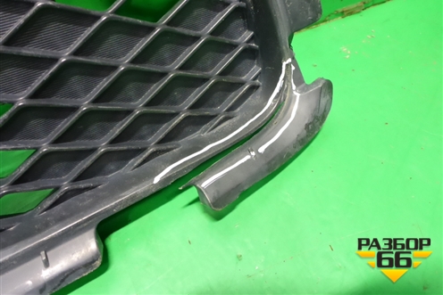 Решетка в передний бампер центральная (до 2012г) (6402A218) для Mitsubishi ASX с 2010г (АСХ)