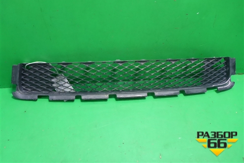 Решетка в передний бампер центральная (до 2012г) (6402A218) для Mitsubishi ASX с 2010г (АСХ)