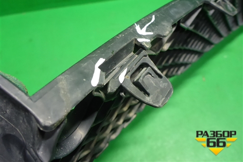 Решетка в передний бампер центральная (до 2012г) (6402A218) для Mitsubishi ASX с 2010г (АСХ)