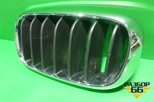 Решетка радиатора левая (7316075) для BMW X5 F15 с 2013г (Х5 Ф15)