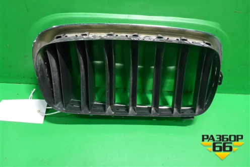 Решетка радиатора левая (7316075) для BMW X5 F15 с 2013г (Х5 Ф15)