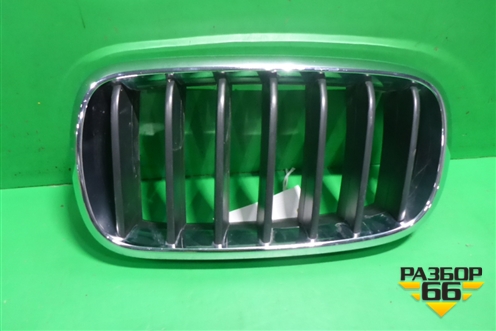 Решетка радиатора левая (7316075) для BMW X5 F15 с 2013г (Х5 Ф15)