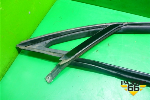 Уплотнитель на кузов правый для Mercedes Benz E-Klass C207 (купе) с 2009г (Е Купе)