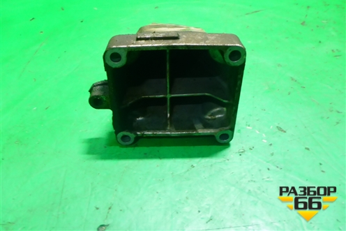 Кронштейн двигателя левый (A2712232304) для Mercedes Benz E-Klass C207 (купе) с 2009г (Е Купе)