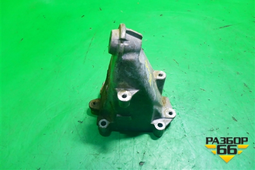 Кронштейн двигателя левый (A2712232704) для Mercedes Benz E-Klass C207 (купе) с 2009г (Е Купе)