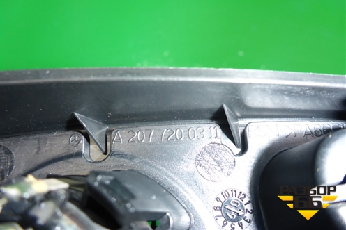 Накладка двери передней левой уголок (A2077200311) для Mercedes Benz E-Klass C207 (купе) с 2009г (Е Купе)