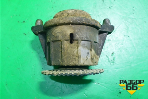 Опора двигателя левая (1.8л 271860) для Mercedes Benz E-Klass C207 (купе) с 2009г (Е Купе)