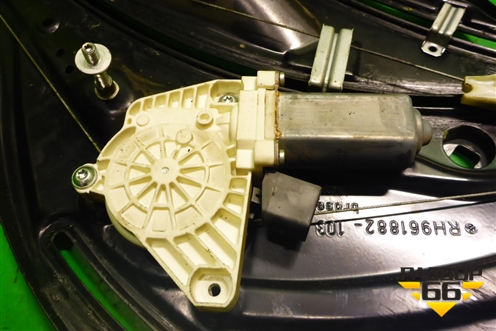 Стеклоподъёмник электрический задний правый (A2076700203) для Mercedes Benz E-Klass C207 (купе) с 2009г (Е Купе)