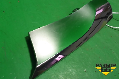 Накладка на решетку радиатора (средняя левая) (531240K140) для Toyota Fortuner с 2016г (Фортунер)