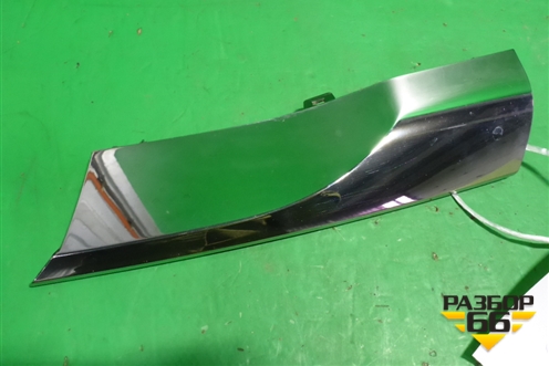 Накладка на решетку радиатора (средняя левая) (531240K140) для Toyota Fortuner с 2016г (Фортунер)