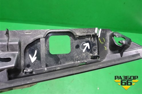 Накладка крышки багажника (7681133520) для Toyota Camry V70 с 2017г (Камри)