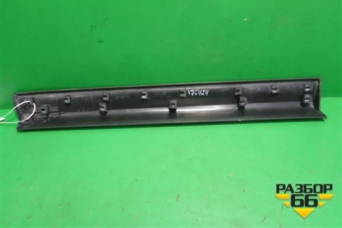 Накладка двери передней правой (KB7W51RA1) для Mazda CX 5 с 2017г (СХ5)