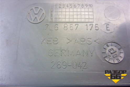 Накладка на торпедо (левая) (7L6857175) для Volkswagen Touareg c 2002-2010г (Туарег)