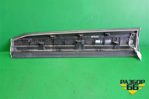 Накладка двери передней правой (4M0853960F) для Audi Q7 c 2015г (Ку 7)