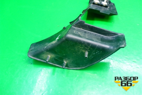 Накладка декоративная (на петлю двери багажника левая) (7L6867437D) для Volkswagen Touareg c 2002-2010г (Туарег)