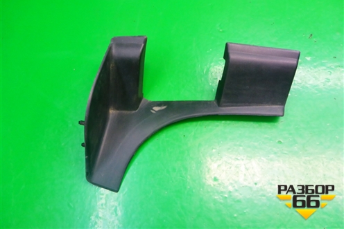 Накладка декоративная (на петлю двери багажника левая) (7L6867437D) для Volkswagen Touareg c 2002-2010г (Туарег)