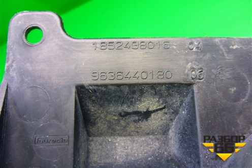 Кронштейн заднего бампера центральный (правый 3х дверный хетчбэк) (9636440180) для Peugeot 307 с 2001-2007г