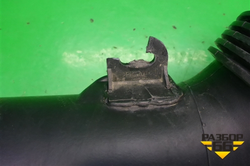 Патрубок воздушного фильтра (2.7л 276DT) (PHD000603) для Land Rover Discovery 3 с 2004-2009г (Дискавери)