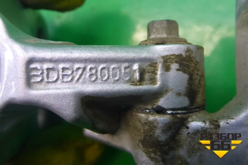 Петля двери задней левой верхняя (BDB780051) для Land Rover Discovery 3 с 2004-2009г (Дискавери)