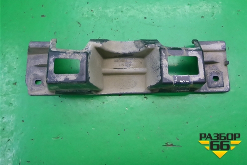 Кронштейн переднего бампера левый (DQO500031) для Land Rover Discovery 3 с 2004-2009г (Дискавери)