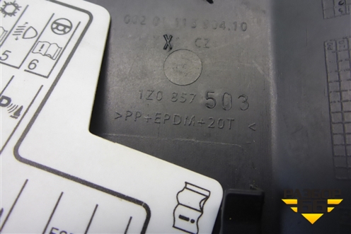 Накладка на торпедо (боковая левая) (1Z0857503) для Skoda Octavia (А5) с 2004-2013г (Октавия)