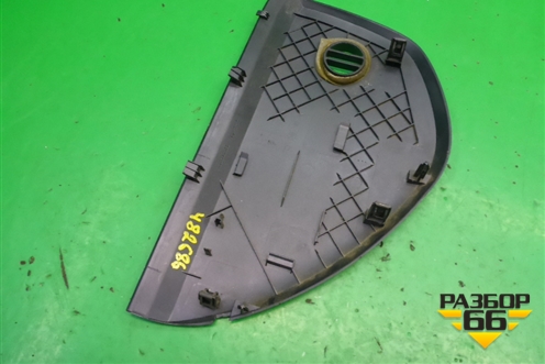 Накладка на торпедо (боковая правая) (1Z0857504) для Skoda Octavia (А5) с 2004-2013г (Октавия)