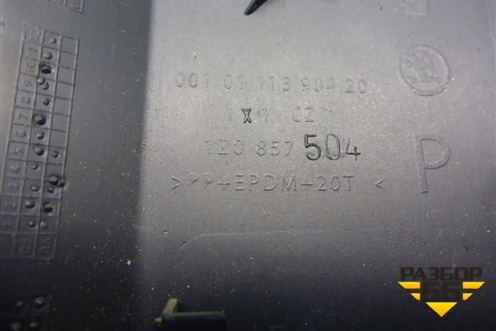 Накладка на торпедо (боковая правая) (1Z0857504) для Skoda Octavia (А5) с 2004-2013г (Октавия)