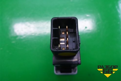 Кнопка включения ПТФ (933704D000) для Kia Carnival с 2005-2014г (Карнивал 2)