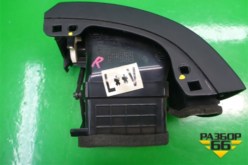 Дефлектор воздушный правый (4D9746000) для Kia Carnival с 2005-2014г (Карнивал 2)