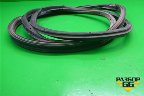 Уплотнитель двери (передней левой на дверь) для Mazda Mazda 3 (BM) с 2013-2019г