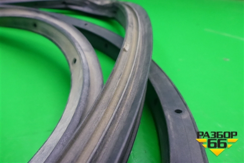 Уплотнитель двери (передней левой на дверь) для Mazda Mazda 3 (BM) с 2013-2019г