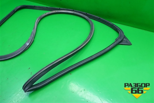 Уплотнитель двери (задней правой на дверь) для Mazda Mazda 3 (BM) с 2013-2019г