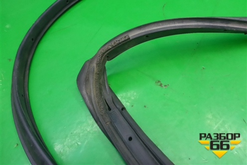 Уплотнитель двери (задней правой на дверь) для Mazda Mazda 3 (BM) с 2013-2019г