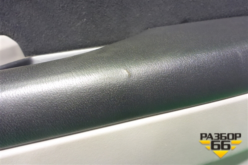 Обшивка двери передней правой под электрику (MR576081) для Mitsubishi Grandis с 2004г (Грандис)