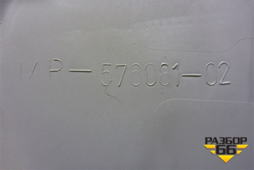 Обшивка двери передней правой под электрику (MR576081) для Mitsubishi Grandis с 2004г (Грандис)