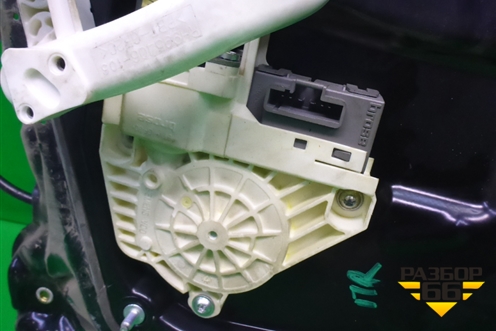 Стеклоподъёмник электрический передний правый для Land Rover Discovery 3 с 2004-2009г (Дискавери)