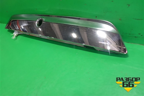 Накладка двери багажника (848102880R) для Nissan Terrano с 2014г (Терано)