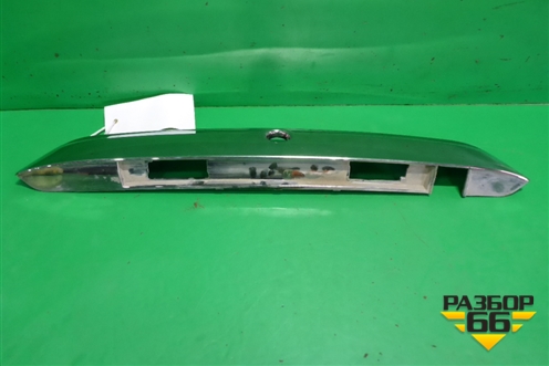 Накладка двери багажника (848102880R) для Nissan Terrano с 2014г (Терано)