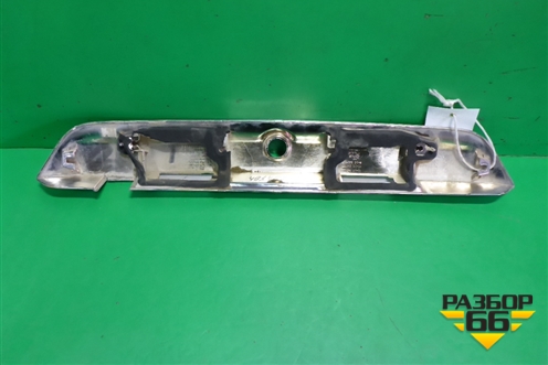 Накладка двери багажника (848102880R) для Nissan Terrano с 2014г (Терано)