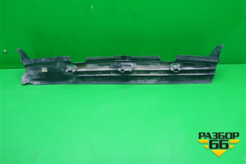 Дефлектор радиатора верхний (DXJ500100) для Land Rover Discovery 3 с 2004-2009г (Дискавери)