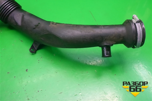 Патрубок воздушного фильтра (PHD500082) для Land Rover Discovery 3 с 2004-2009г (Дискавери)